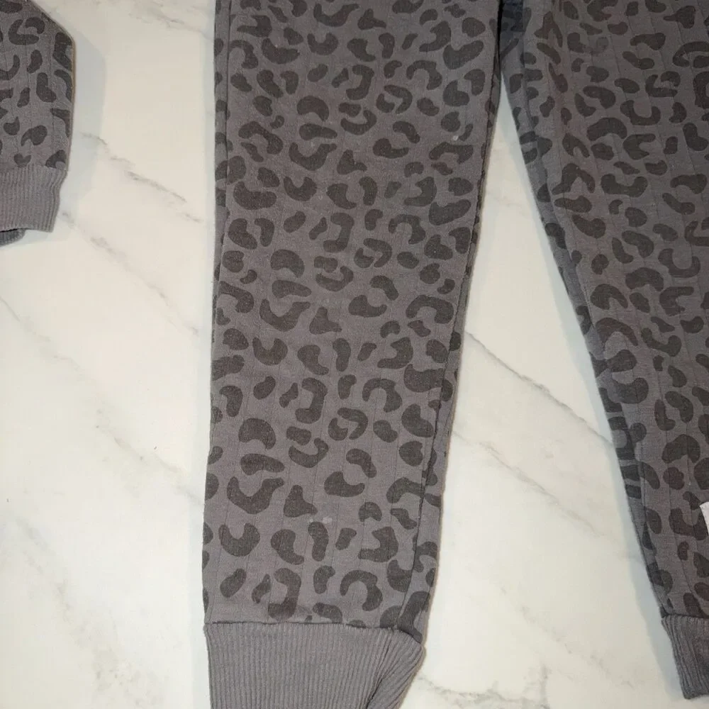 Hello Kitty Leopard Print Sweat Suit Gray Girls 5
